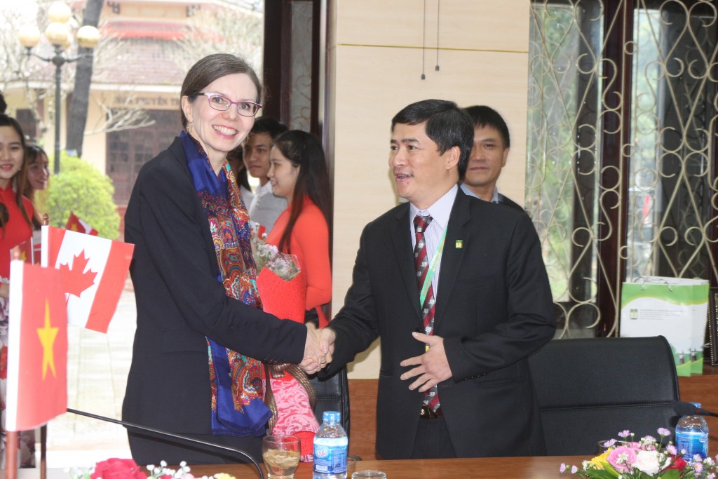 Đón tiếp Đại sứ đặc mệnh toàn quyền Canada tại Việt Nam đến thăm và làm 